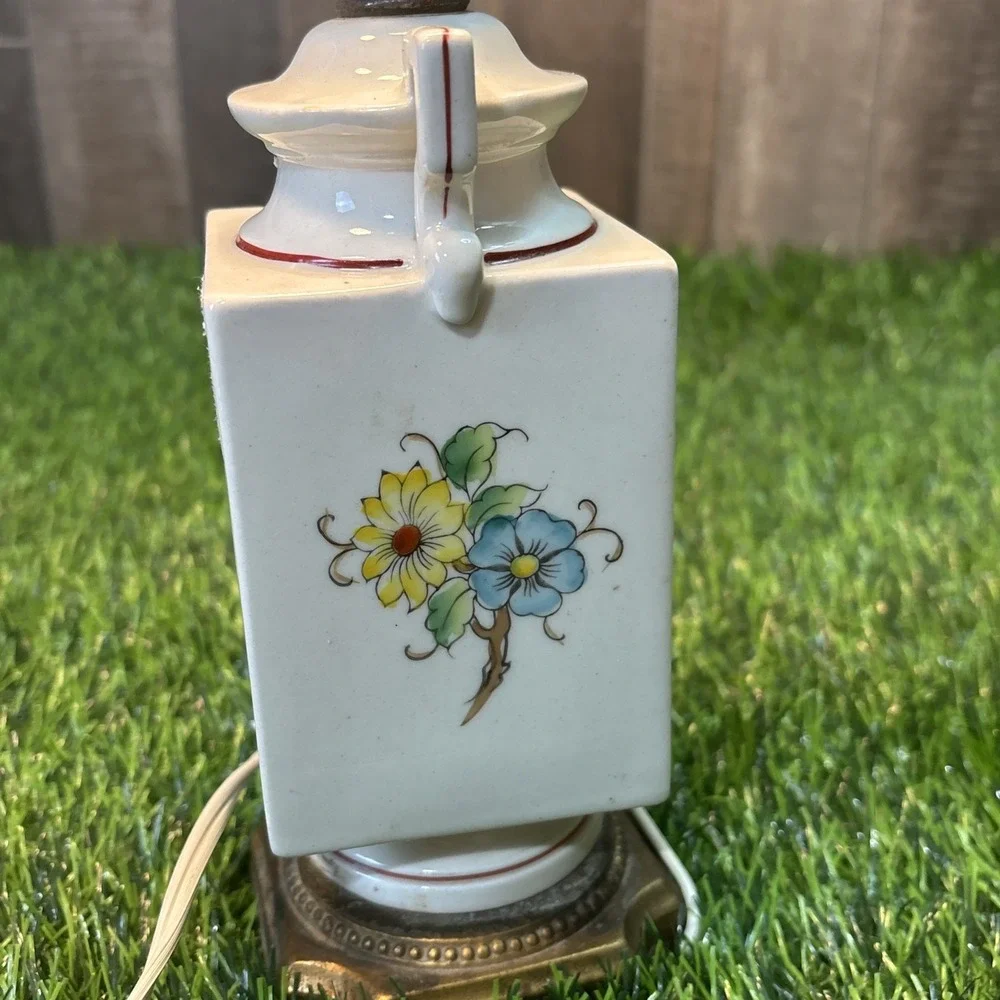 Vintage WWII-Era Ceramic Boudoir Lamp Mold 449 – Floral – Brass Base – Working‎